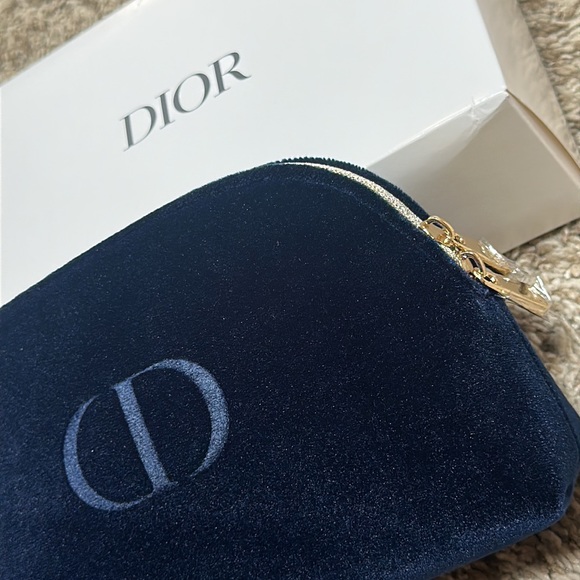 BRAND NEW DIOR BEAUTY POUCH 💙 - Picture 2 of 5